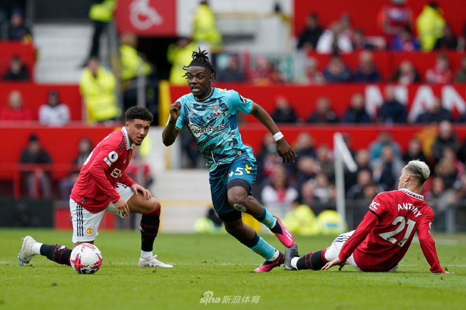 加强调动作 加强调动作