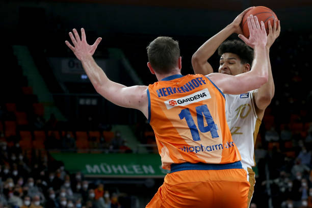 单核爆发更 单核爆发更