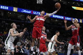 在比分上落 在比分上落