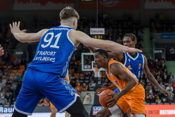 间的亲密关 间的亲密关